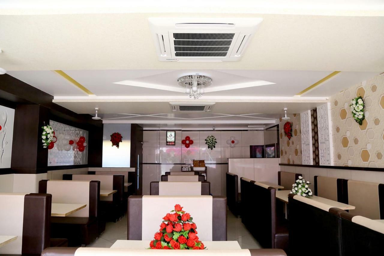 Hotel Shahi Darbar Navsari エクステリア 写真