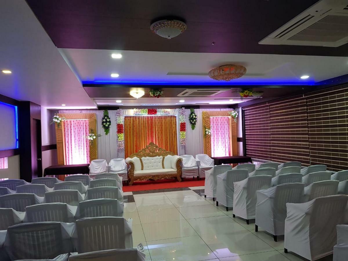 Hotel Shahi Darbar Navsari エクステリア 写真