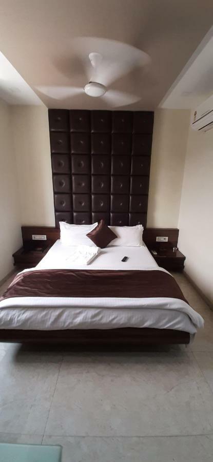 Hotel Shahi Darbar Navsari エクステリア 写真