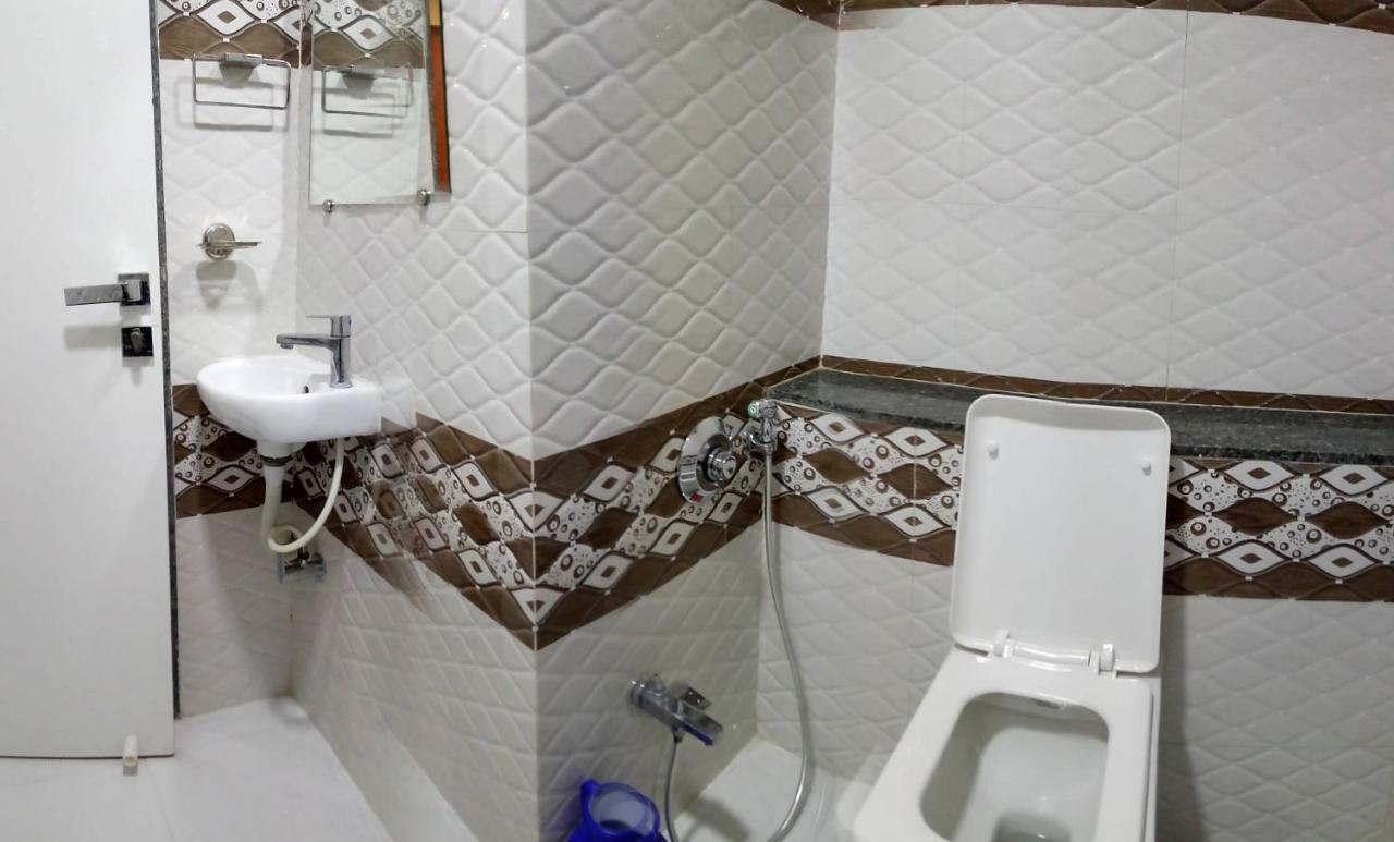 Hotel Shahi Darbar Navsari エクステリア 写真